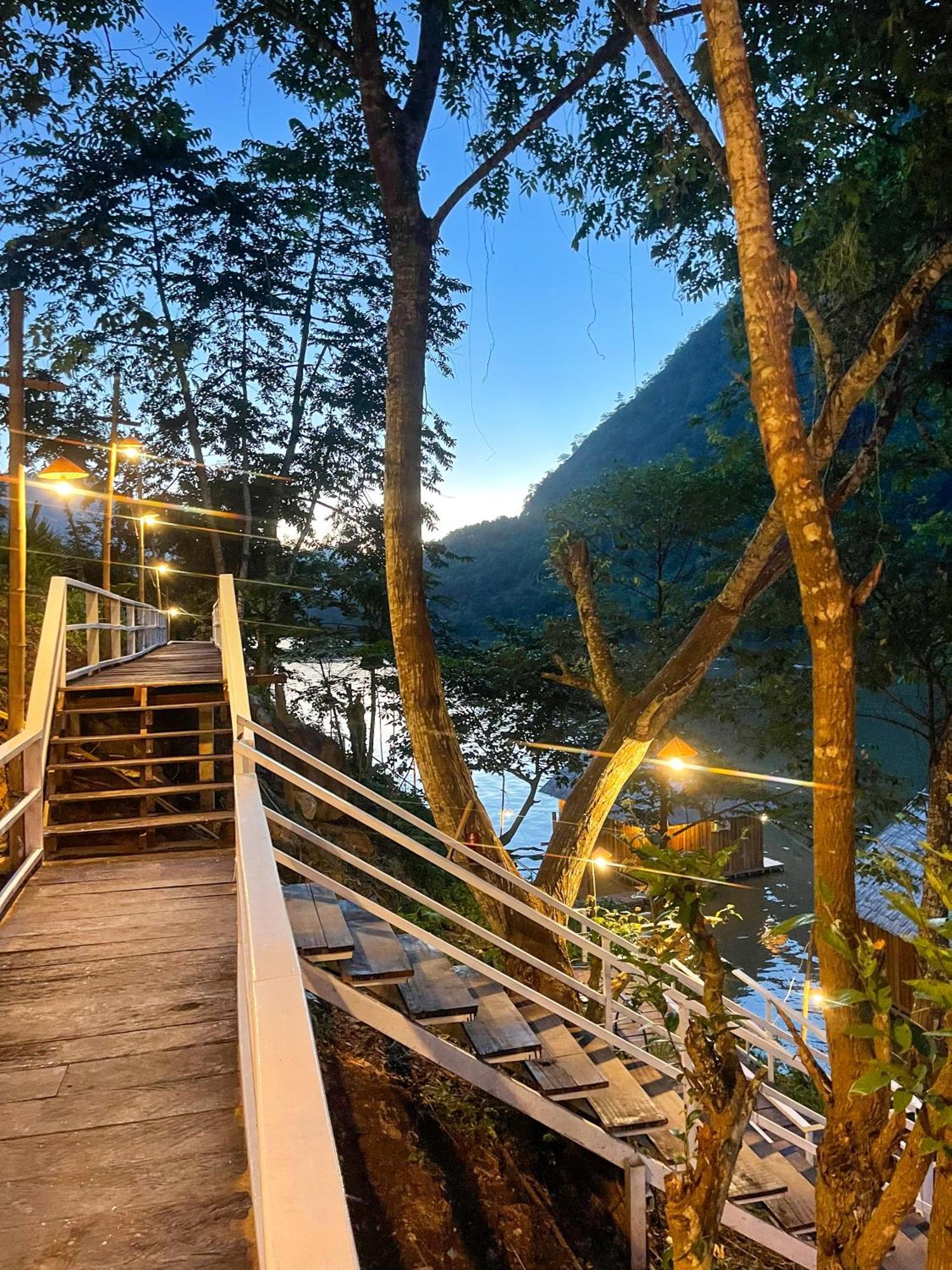Nongkhiaw The Float House Hotel Eksteriør billede